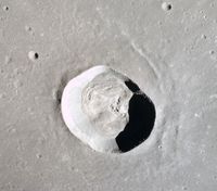 Dawes crater moon.jpg