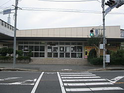 JRKyushu-Karatsu-line-Nishi-karatsu-station-building-20091030.jpg