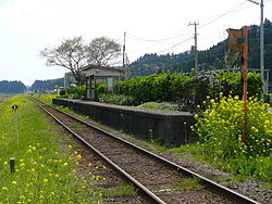 Nittano station platform.jpg