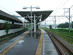 Tokyu-railway-kodomonokuni-line-Onda-station-platform.jpg