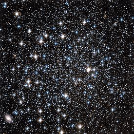 NGC 5466 Hubble WikiSky.jpg