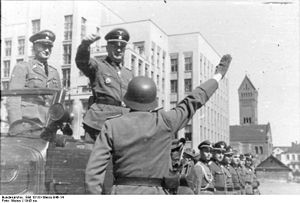 Bundesarchiv Bild 101III-Weiss-046-14, Russland, Minsk, Ordnungspolizei, Bach-Zelewski.jpg