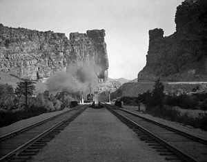 D&RGW Castle Gate steam train approaching.jpg