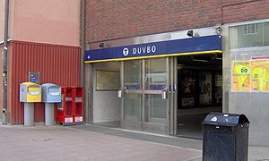 Duvbo tunnelbanestation, ingång.JPG
