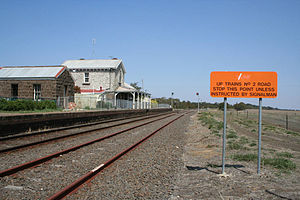 Meredith platform with adjacent crossing loop