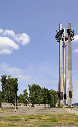 Monument to the Fallen Shipyard Workers of 1970 in Gdańsk.jpg
