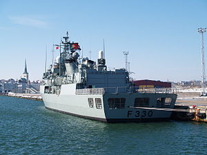 NRP Vasco da Gama (F330) in Tallinn.JPG