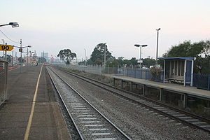 Platform 1/2 looking towards Geelong. Standard gauge platform to the right