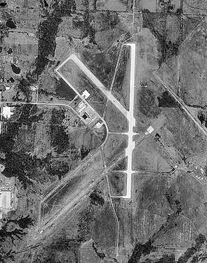 Okmulgee Regional Airport-OK-08Mar1995-USGS.jpg