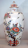 Meissen hard porcelain vase 1735
