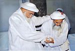 Syedi Mufaddal Saifuddin (TUS) doing talaqqi of Syenda Mohammed Burhanudeen (TUS)