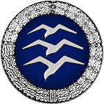 Badge: on a blue disc, silhouette of three white birds stacked in flight, the whole surrounded by a silver wreath