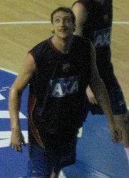 Denis Marconato warming up in the second game of the 2008 ACB Finals.