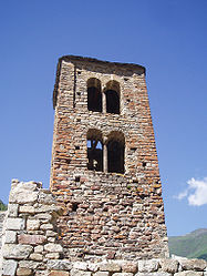 Clocher roman de l'église de Mérens-les-Vals (Ariège).jpg