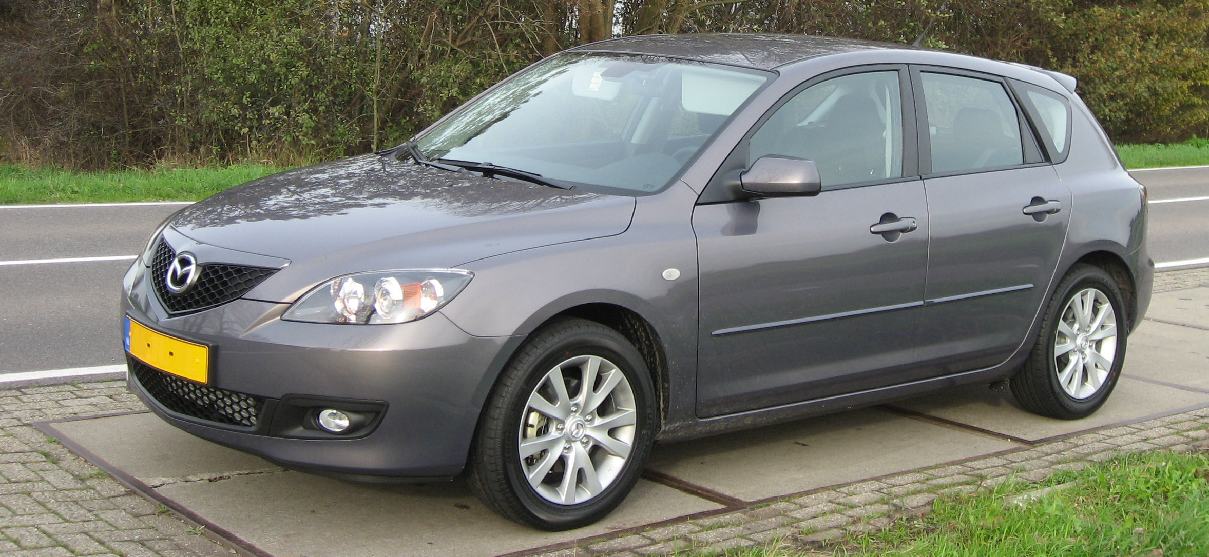 File:2008-2009 Mazda 3 (BK Series 2) Maxx Sport hatchback 01.jpg - Wikipedia