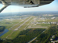 Aerial view of runway 7R, Daytona Beach International Airport, 2007-11-03.jpg