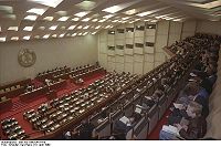 Bundesarchiv Bild 183-1990-0419-418, Berlin, Volkskammer während Regierungserklärung von Lothar de Maiziere.jpg