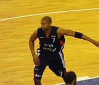 Smith playing with Efes Pilsen.