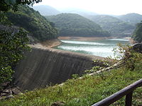 Dam of tai tam byewash reservoir.JPG
