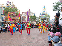 HK Disneyland parade 4 by Dave Q.jpg