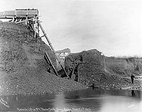 Creek-mining with hydraulic lift, 1905