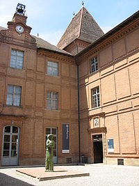 The courtyard of the museum.