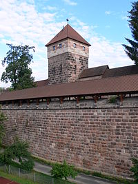 Nürnberg Maxtormauer Turm schwarzes H 2.jpg