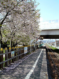 Nishi-Sagae Platform 2006.jpg