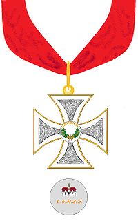 Kreuz mit rückseitigem Medaillon