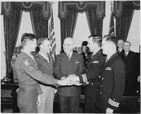 Lee (second from left) with President Harry S. Truman (center) and other Medal of Honor recipients at their medal presentation ceremony.