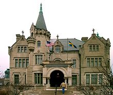 Person entering the front of the American Swedish Institute