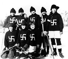 team picture of a women's hockey team
