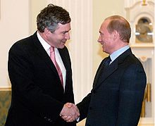 Gordon Brown shakes hands with Vladimir Putin