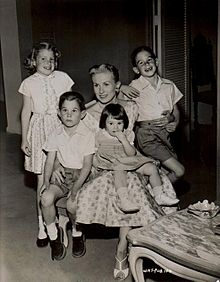 Marylou and children 1959.jpg