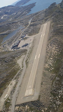 Nuuk airport runway.jpg