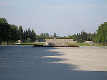 Piskarevskoye Memorial Cemetery Central Alley.jpg