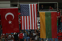 Podio de banderas Mundial de baloncesto 2010.jpg
