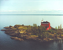 USCG Marquette Lighthouse Lake Superior.jpg