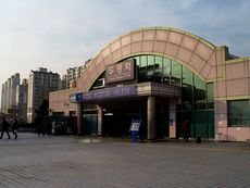 2008-11-08 - Dujeong Station Entrance.JPG