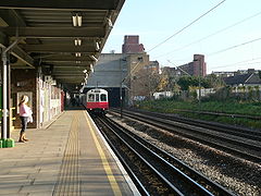 Dagenham Heathway tube station 2005-12-10 05.jpg