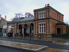 North Dulwich stn building.JPG