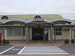 三河三谷駅駅舎.JPG
