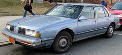 1986-89 Delta 88 sedan. This is a 1988 or 1989 model because the 1986/87 Delta 88s have uncovered headlights