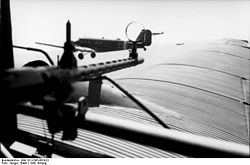 Bundesarchiv Bild 101I-545-0614-21, Nordafrika, Flugzeug Junkers Ju 52 mit MG.jpg