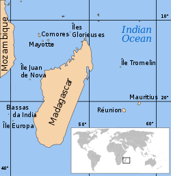 Location of the Scattered Islands in the Indian Ocean: • 1 : Bassas da India • 2 : Europa Island • 3 : Glorioso Islands • 4 : Juan de Nova Island • 5 : Tromelin Island (KM : Comoros, MG : Madagascar, MU : Mauritius, MZ : Mozambique, RE : Réunion, YT : Mayotte)