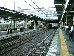 JREast-Nambu-line-Musashi-mizonokuchi-station-platform.jpg