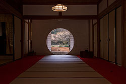 Meigetsu-in Kamakura Round Window.jpg