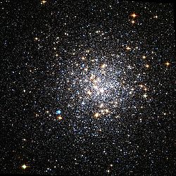 Messier 9 Hubble WikiSky wfpc2 patched.jpg