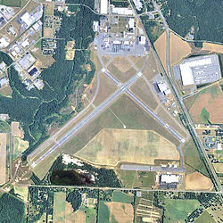 Middle Georgia Regional Airport 2006 USGS.jpg