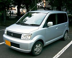 1st generation Mitsubishi eK Wagon (pre-facelift).